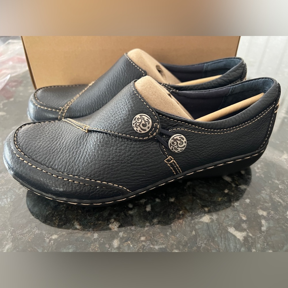 Clarks women’s 6.5 wide shoe